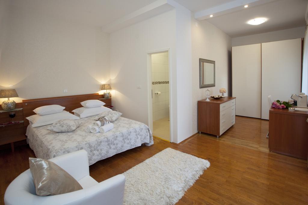 Luxury Rooms Duje Split Bagian luar foto