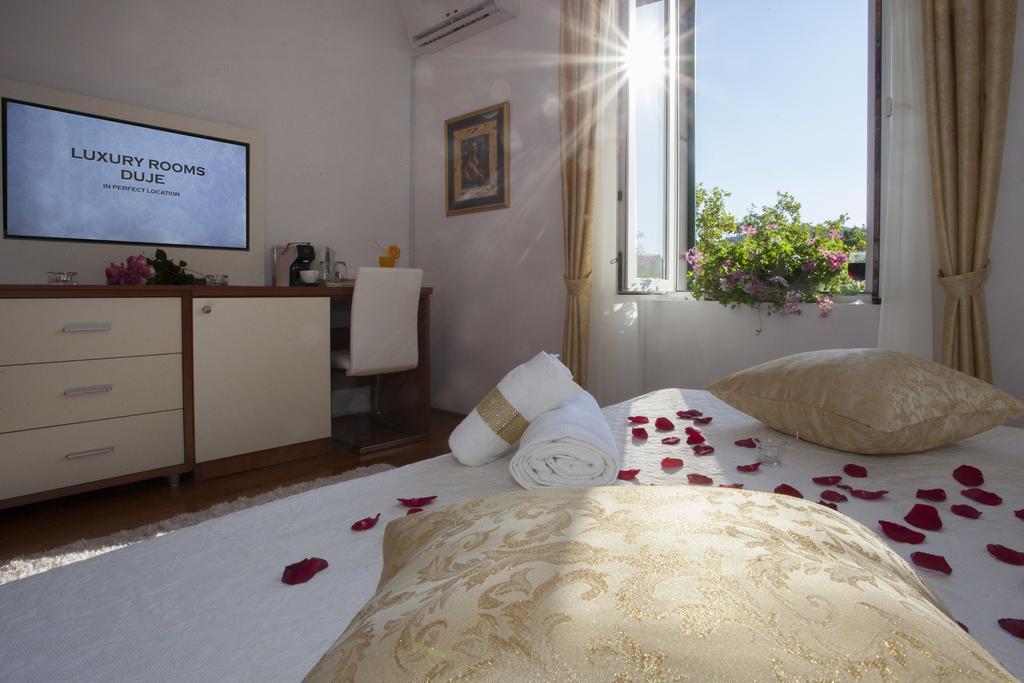 Luxury Rooms Duje Split Bagian luar foto