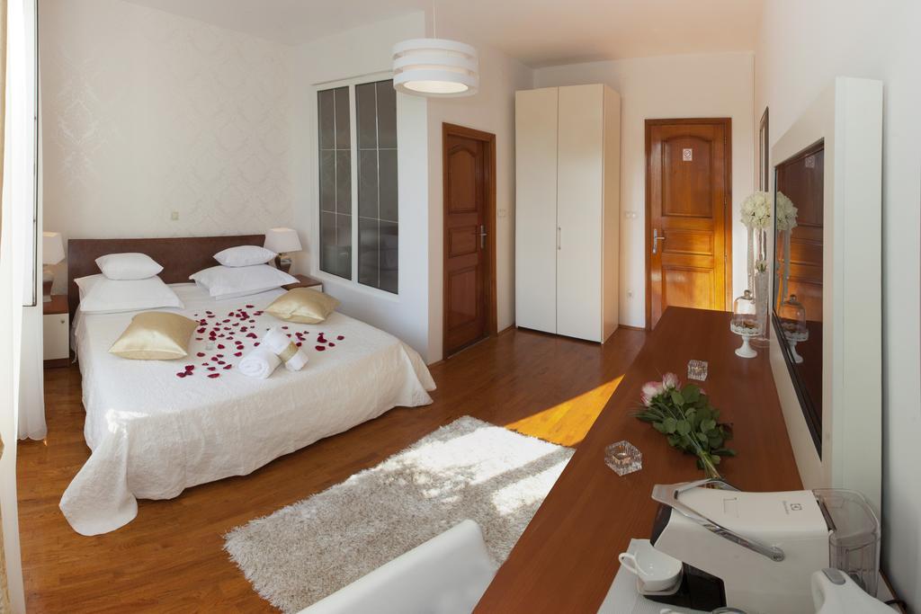 Luxury Rooms Duje Split Bagian luar foto